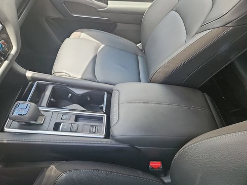 Used 2024 Nissan Pathfinder SL FWD image 25