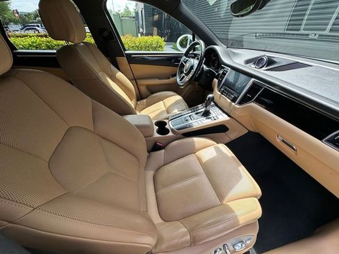 Certified 2018 Porsche Macan w/ Premium Package Plus AWD/4WD image 40