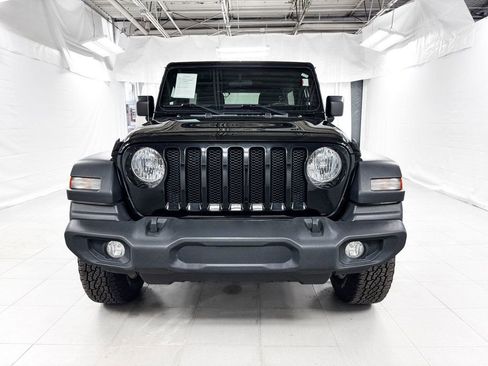 Used 2018 Jeep Wrangler Unlimited Sport S AWD/4WD image 2