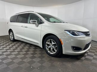 Used 2019 Chrysler Pacifica Limited video 2