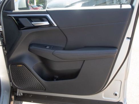 New 2025 Mitsubishi Outlander AWD image 23