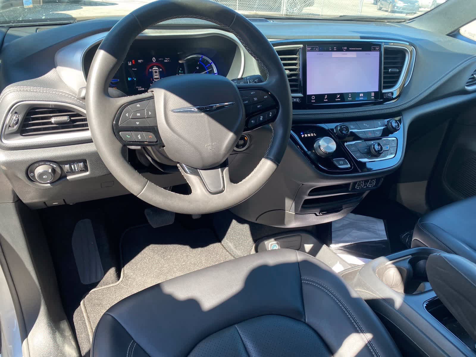 Used 2023 Chrysler Pacifica Touring-L w/ S Appearance Package FWD image 10
