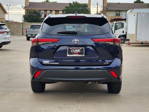 Used 2021 Toyota Highlander XLE FWD image 13