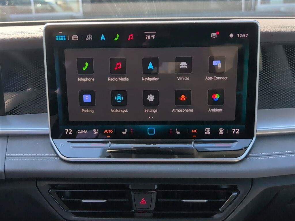 Used 2025 Volkswagen Tiguan SE w/ Panoramic Sunroof Package FWD image 11