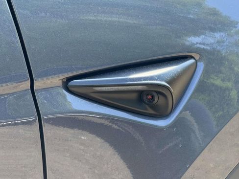 Used 2023 Tesla Model Y 2WD image 7