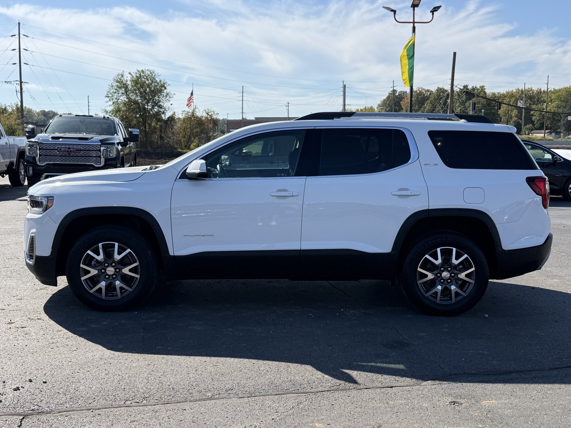 Used 2023 GMC Acadia SLE w/ Driver Convenience Package FWD image 5