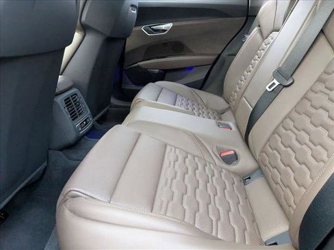 Used 2023 Audi e-tron GT Prestige image 18