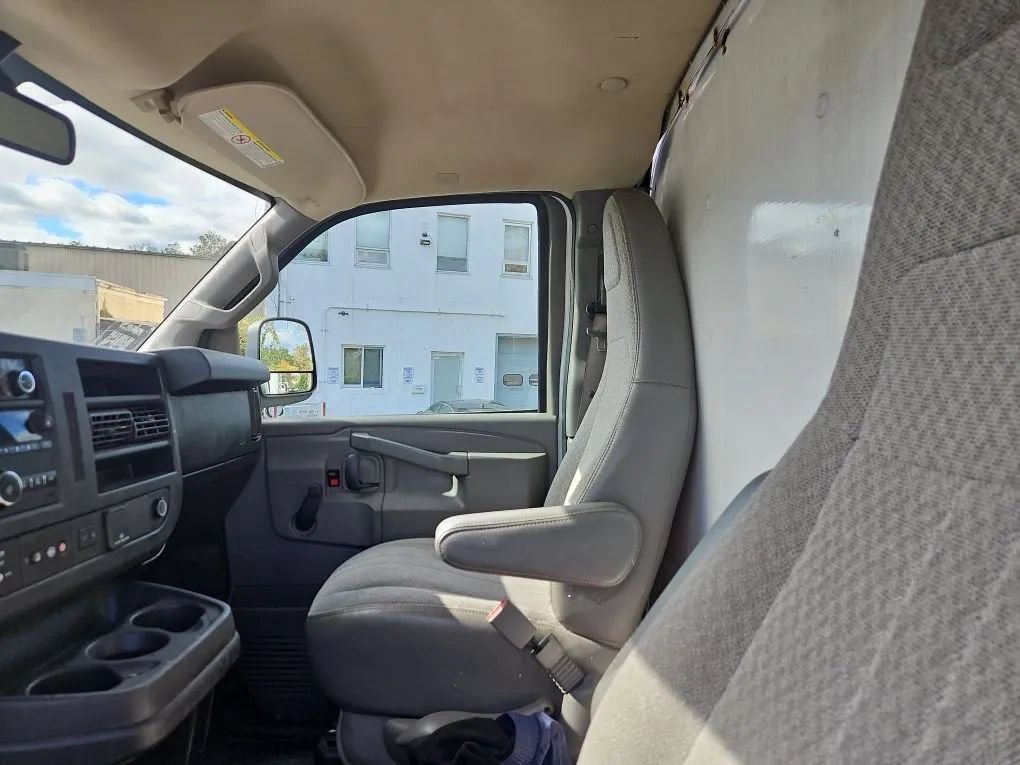 Used 2020 Chevrolet Express 3500 RWD image 13