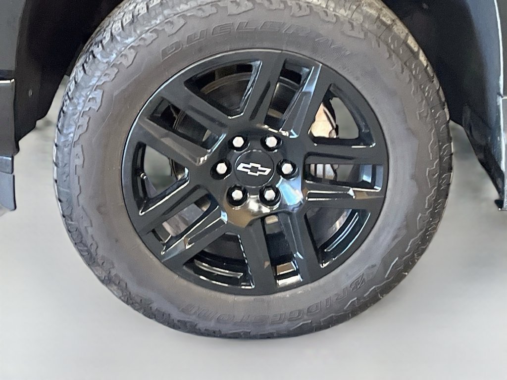 Used 2025 Chevrolet Silverado 1500 LT Trail Boss w/ Convenience Package II AWD/4WD image 32