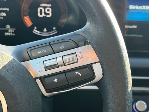 Certified 2025 Hyundai Tucson SE image 27