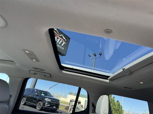 Used 2019 GMC Acadia SLT image 14