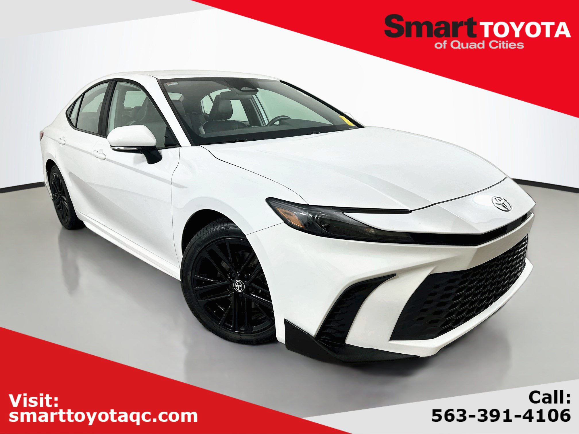 Used 2025 Toyota Camry SE FWD image 1