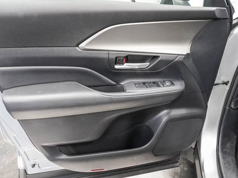 Used 2025 Toyota Grand Highlander AWD image 21