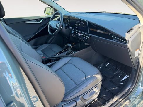 Used 2025 Kia Niro FWD image 27