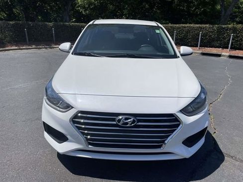 Used 2022 Hyundai Accent SE FWD image 2