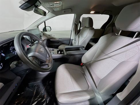 Certified 2024 Toyota Sienna LE image 19