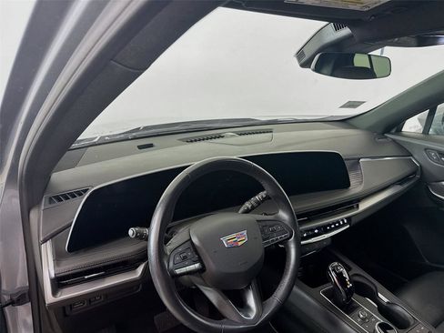 Used 2024 Cadillac XT4 Premium Luxury image 6