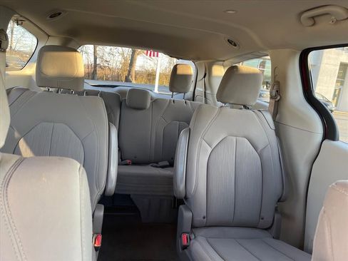 Used 2021 Chrysler Voyager LX image 21