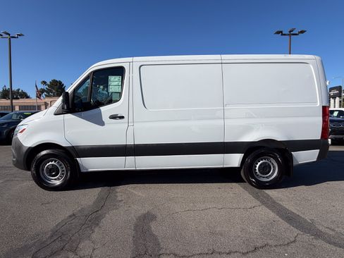 Used 2024 Mercedes-Benz Sprinter 2500 image 4