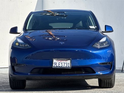 Used 2024 Tesla Model Y 2WD image 9