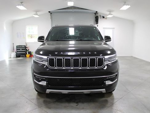 Used 2024 Jeep Wagoneer Series III image 3