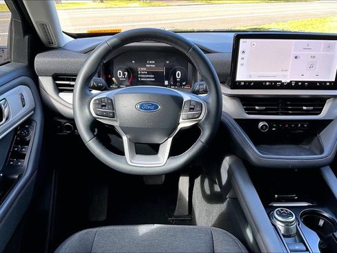 Used 2025 Ford Explorer Active RWD image 5