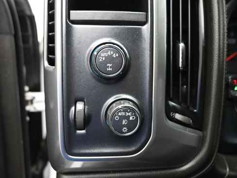 Used 2018 Chevrolet Silverado 1500 LTZ AWD/4WD image 12