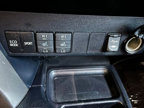 Used 2014 Toyota RAV4 Limited FWD image 23