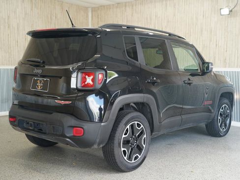 Used 2017 Jeep Renegade Trailhawk w/ Premium Trailhawk Package AWD/4WD image 10