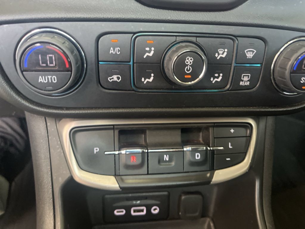 Used 2022 GMC Terrain Denali w/ Denali Premium Package AWD/4WD image 18