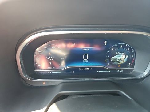 Used 2023 Chevrolet Suburban High Country image 24