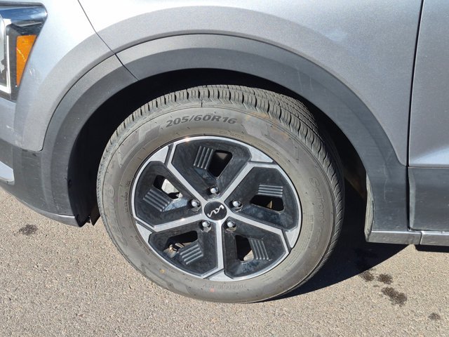 Used 2025 Kia Niro LX FWD image 15