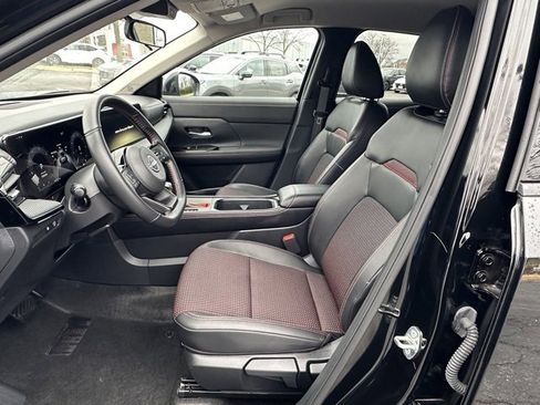 Certified 2025 Nissan Kicks SR image 25