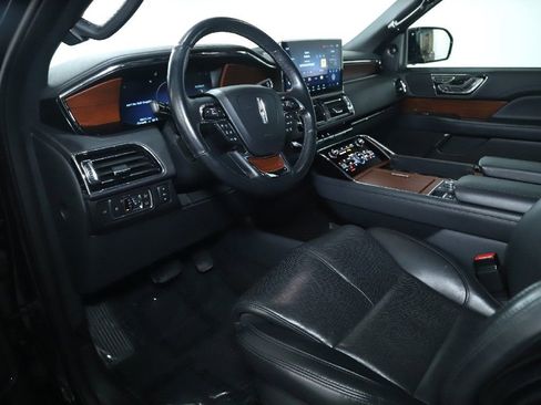 Used 2022 Lincoln Navigator Reserve image 19