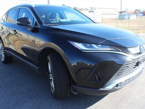 Used 2023 Toyota Venza XLE image 14