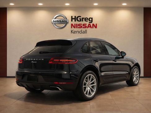 Used 2018 Porsche Macan AWD/4WD image 4