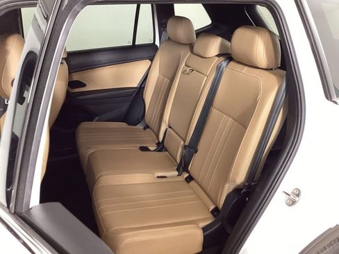 Used 2024 Volkswagen Tiguan SE w/ Panoramic Sunroof Package AWD/4WD image 29