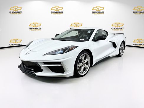 Used 2022 Chevrolet Corvette Stingray Premium Cpe w/ Z51 Performance Package RWD image 3