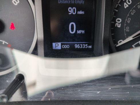 Used 2018 Toyota Tacoma TRD Sport image 16