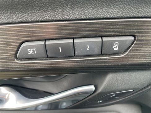 Used 2022 GMC Terrain SLT w/ Infotainment Package II AWD/4WD image 6