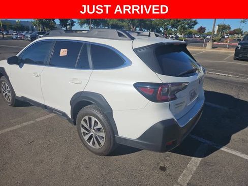 Used 2023 Subaru Outback Premium AWD/4WD image 5