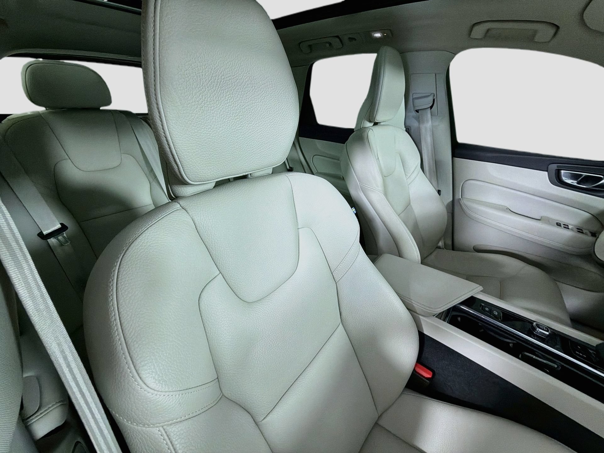 Certified 2023 Volvo XC60 B5 Plus w/ Protection Package Premier FWD image 27