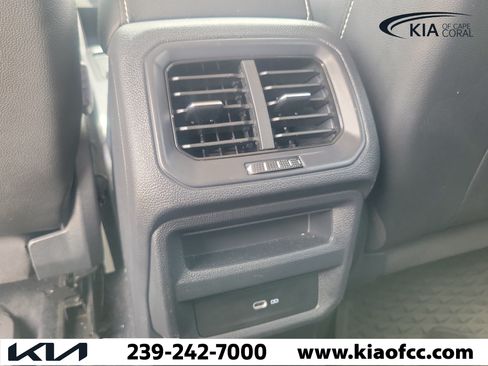 Used 2022 Volkswagen Taos SE AWD/4WD image 16