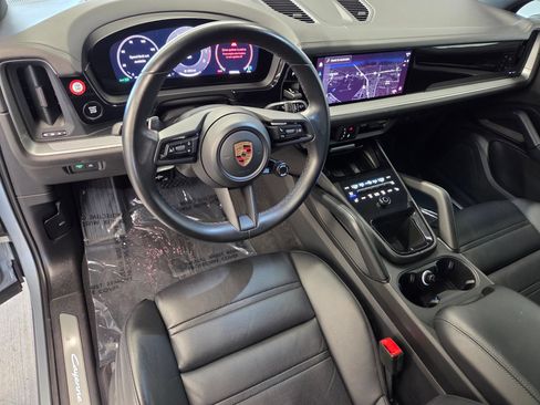 Certified 2024 Porsche Cayenne AWD/4WD image 4