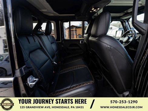 Used 2022 Jeep Wrangler Unlimited Sahara image 30