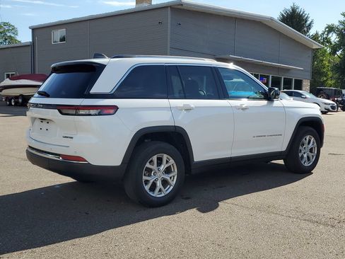 Used 2023 Jeep Grand Cherokee Limited w/ Trailer Tow Prep Group (B) AWD/4WD image 4