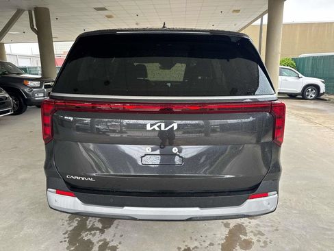 Used 2026 Kia Carnival FWD image 6