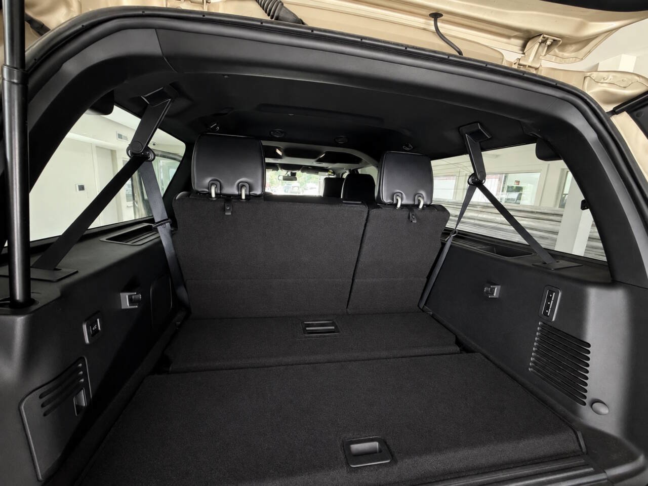 Used 2017 Lincoln Navigator L Select AWD/4WD image 5