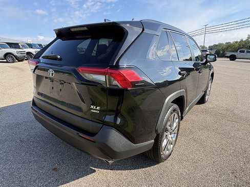 Used 2021 Toyota RAV4 XLE Premium AWD/4WD image 5
