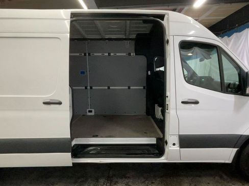 Used 2022 Mercedes-Benz Sprinter 2500 image 21
